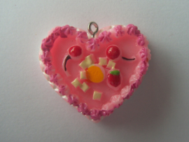 Resin hanger vruchtentaartje lichtroze