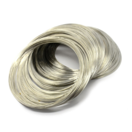 Memory wire voor armbanden, 1,0 mm dik en diameter 55mm, nikkelkleur