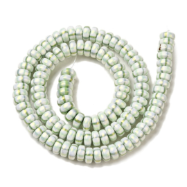 Streng fimokralen rondel met glitter, honeydew