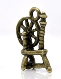Antiek bronskleurige bedel spinnewiel