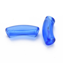 Acryl gebogen buiskraal / tube bead transparant koningsblauw