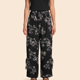 Billy B Broek K1 2501 elastiek boord zijkant pijp met koord zwart met witte bloemen