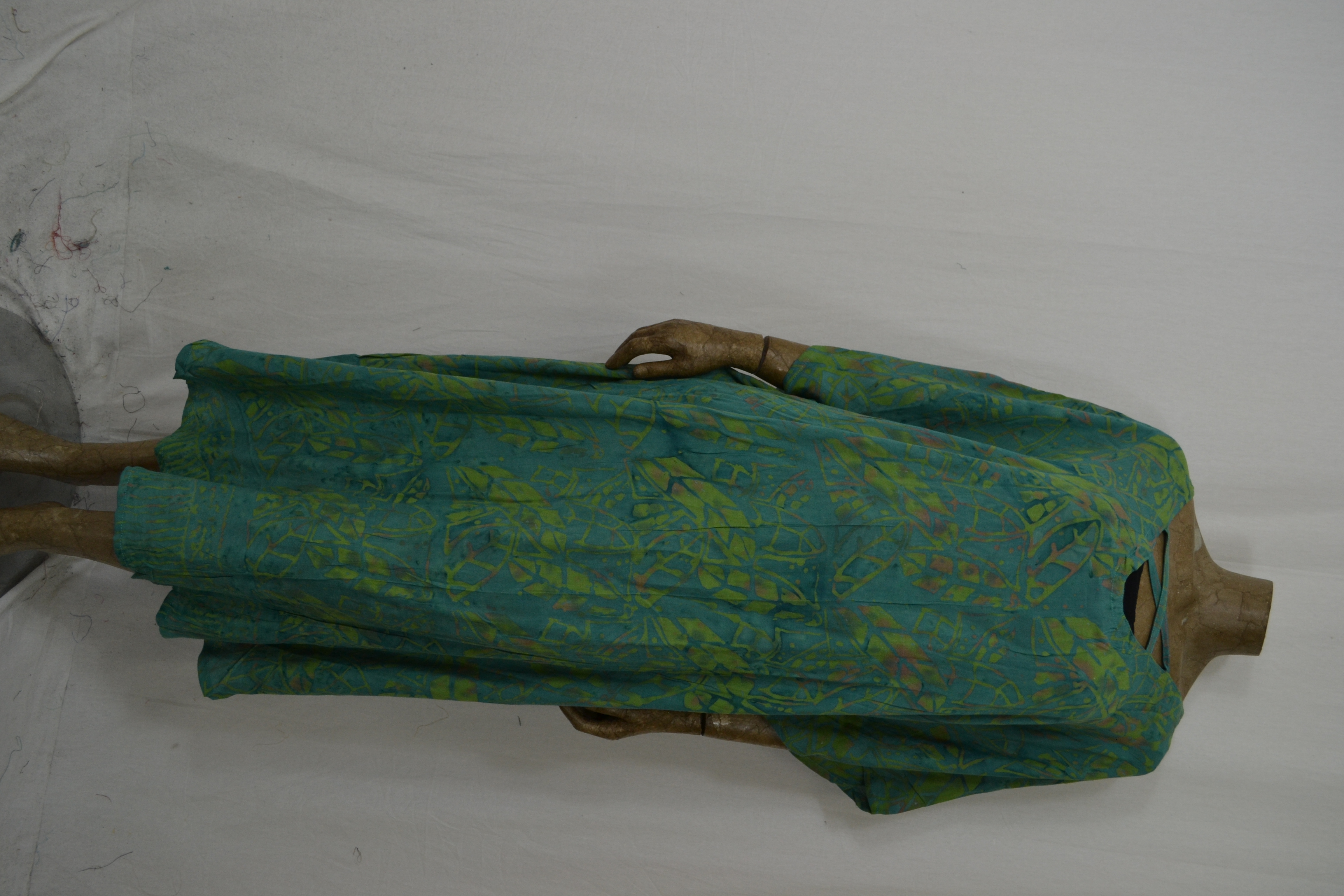 Billy B B169 Kaftan long zomer groen met veren kruis voor of achter dragen