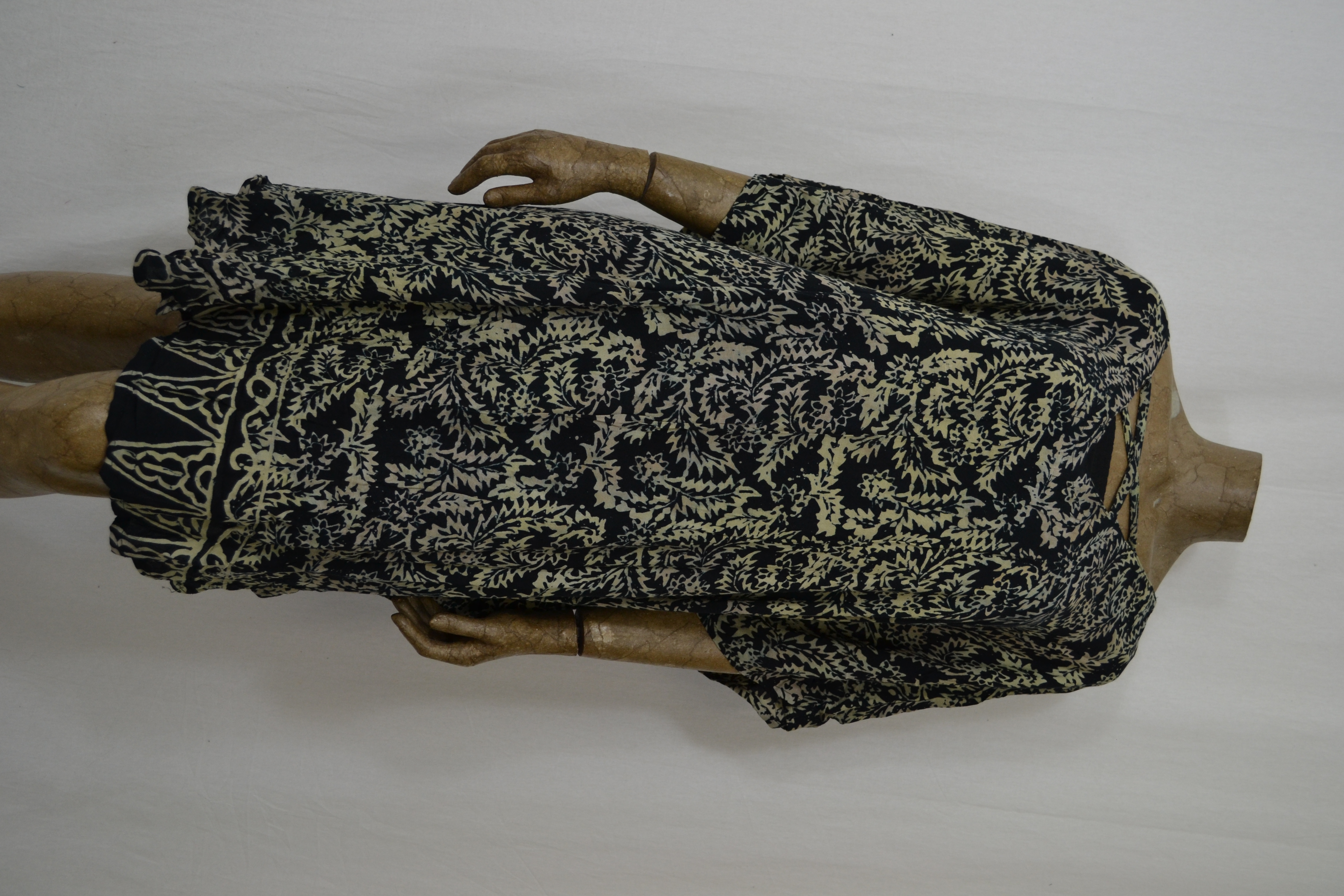 Billy B Kaftan/Jurk B169 kort kruis voor achter dragen zwart met taupe bloem