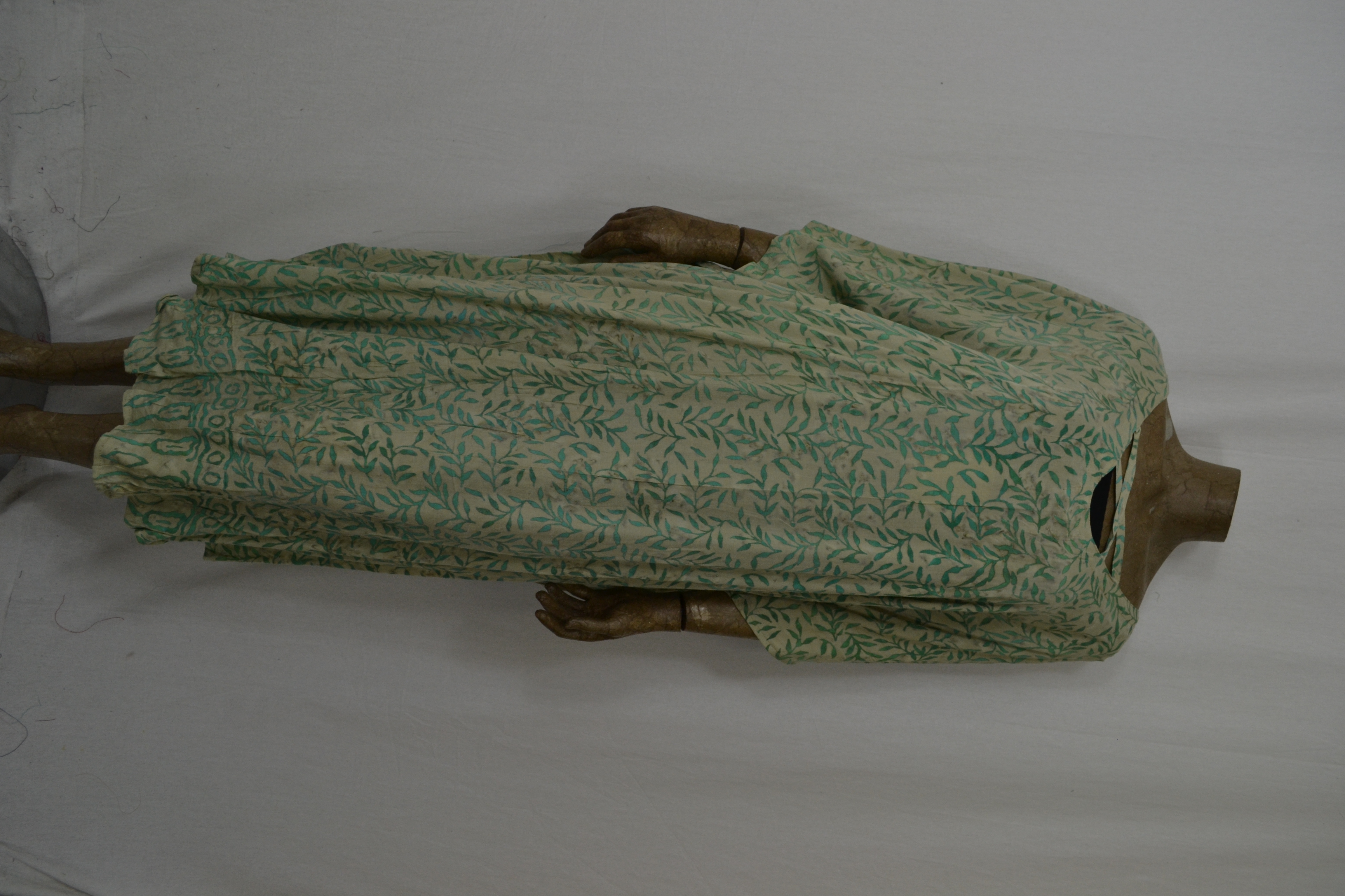 Billy B Kaftan lang B169 kruis voor of achter dragen room wit groene tak