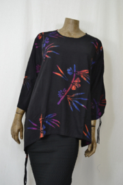 Billy B Blouse B086 Big Big voorkant gesloten blauw met koordjes zwart met gekleurde takken