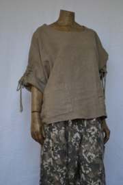 La Bass blouse taupe, knopen achter