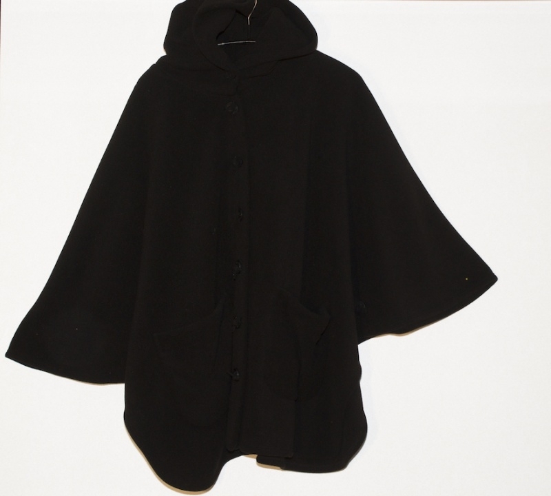 Boris poncho zwart met knoop fleece 1020 | Poncho's Disini dameskleding
