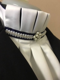 Caverneplooi plastron cluster pearl & strass in blue