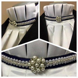 Caverneplooi plastron cluster pearl & strass in blue
