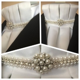 Caverneplooi plastron Cluster pearl & strass