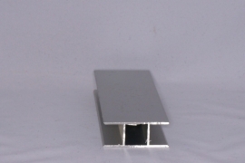 16 V 2 Aluminium koker met 2 profielen 16 mm. vlak Lengte 99 cm.