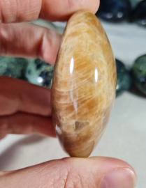 Maansteen Donker Microklien Handsteen no.2 - 6 cm