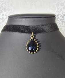Choker met zwarte hanger