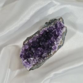 Amethyst Purple - Gemstone Cluster - extra quality - 9 cm
