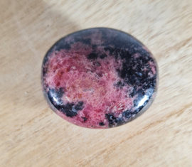 Rhodoniet - Palmsteen - no.7 - Madagaskar - 5 cm