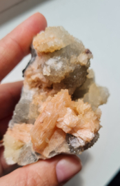 Chalcedoon met Stilbiet - No.16 - Edelsteen Cluster