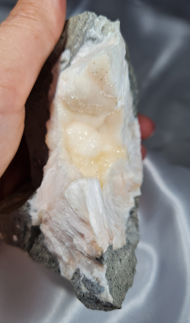 Zeoliet Thomsoniet Calciet en Natroliet no.3