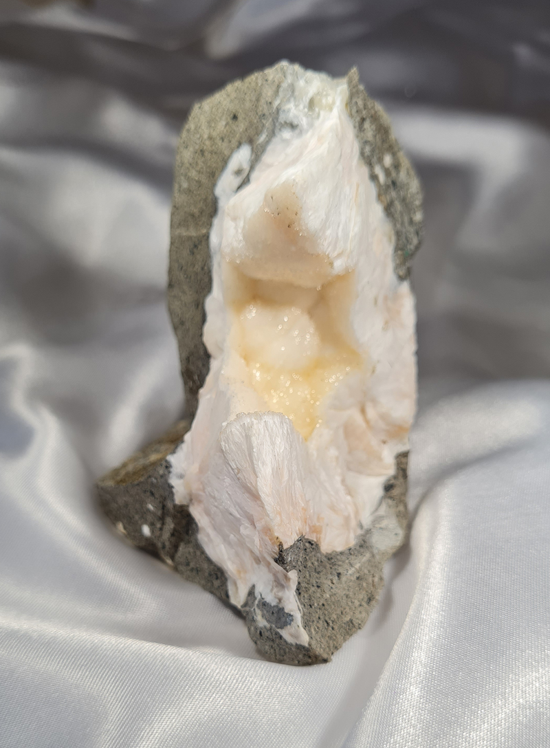 Zeoliet Thomsoniet Calciet en Natroliet no.3