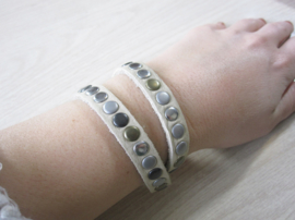 Armband Tenzy studs creme meubel 7 mm