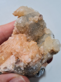 Chalcedoon met Stilbiet - No.16 - Edelsteen Cluster