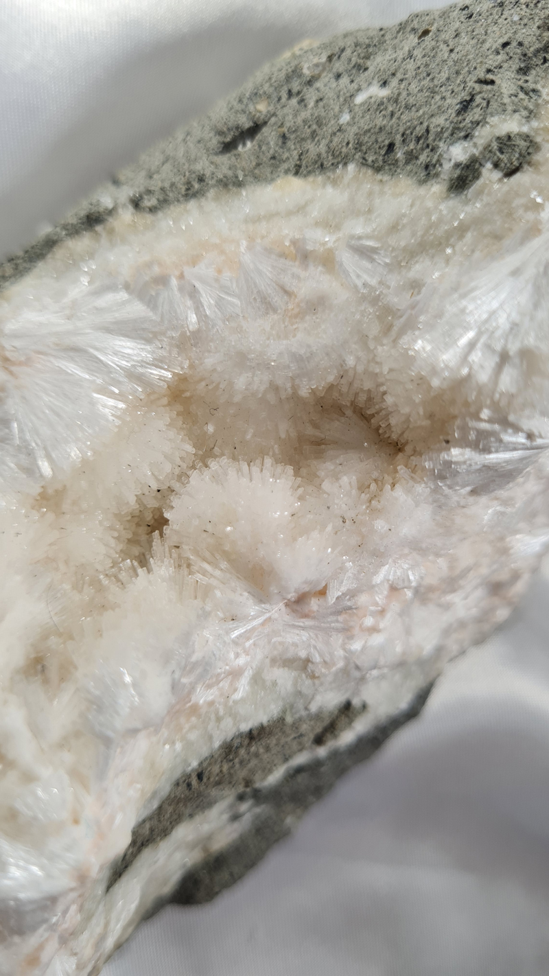 Zeoliet Thomsoniet Calciet en Natroliet no.2