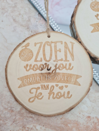 Tree disc wall decoration - A kiss for you - Tree trunk - 13 cm in Dutch