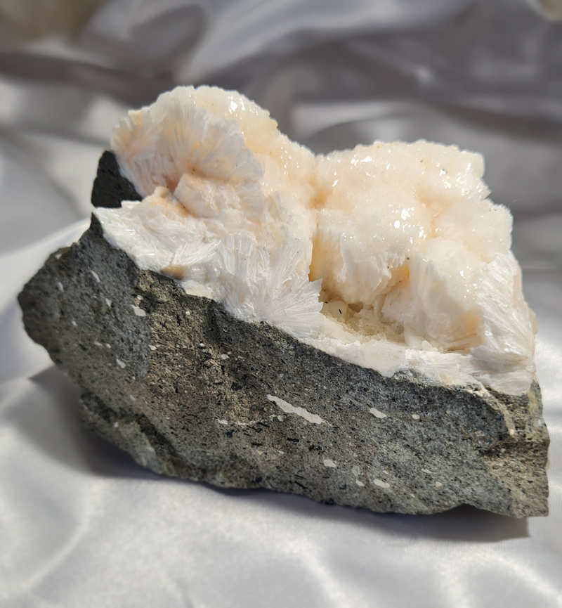 Zeoliet Thomsoniet Calciet en Natroliet no.4