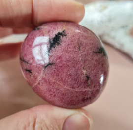 Rhodoniet Palmsteen - no.4 - Madagaskar - 4,5 cm