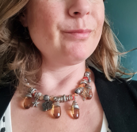 Ketting roodbruin bedels