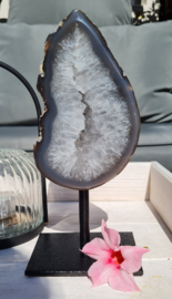 Agaat Edelsteen Geode op standaard - no.2 - 14 cm