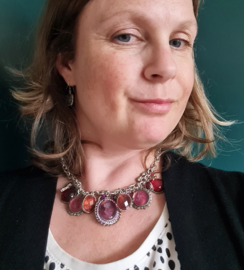 Ketting Camee Bedels roze rood