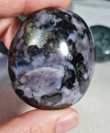 Gabbro - Merliniet Handsteen no.3 - 5 cm