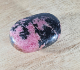 Rhodoniet - Palmsteen - no.2 - Madagaskar - 5,1 cm