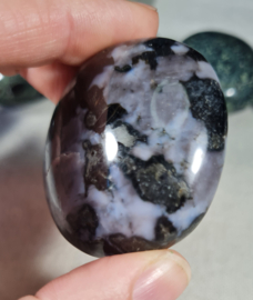 Gabbro - Merliniet Handsteen no.3 - 5 cm