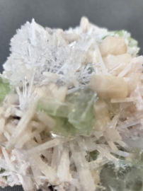 Stilbiet - Apofylliet met Scolesiet