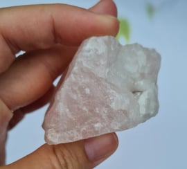 Rose Quartz Crystal - L - Raw Crystal - 6 cm