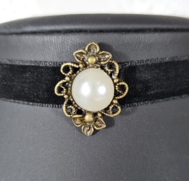 Choker parel