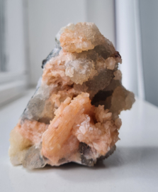 Chalcedoon met Stilbiet - No.16 - Edelsteen Cluster