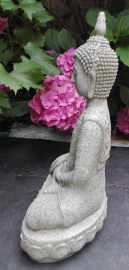 Beeld - Boeddha - handreiking aarde - Steengrijs - 39 cm