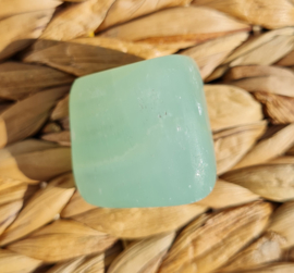 Pistache calciet - trommelsteen - no.1 - 3,5 cm