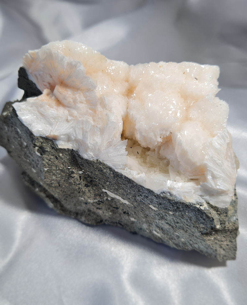 Zeoliet Thomsoniet Calciet en Natroliet no.4