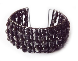 Armband - klemarmband met zwarte kralen