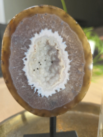 Agaat Edelsteen Geode op standaard bruin/wit