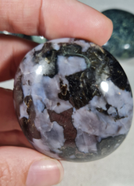 Gabbro - Merliniet Handsteen no.3 - 5 cm