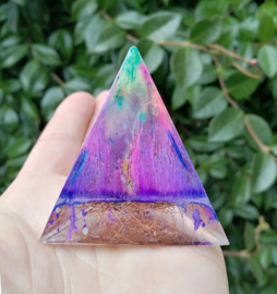 Orgonite - vierzijdige piramide - 5,5 cm