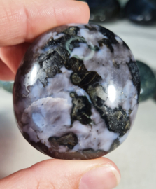 Gabbro - Merliniet Handsteen no.3 - 5 cm