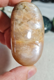 Maansteen Donker Microklien Handsteen no.3 - 6 cm