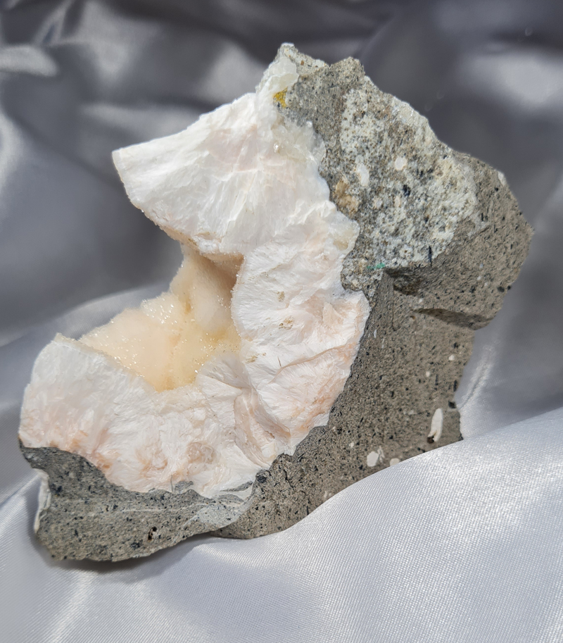 Zeoliet Thomsoniet Calciet en Natroliet no.3