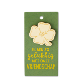 Houten Broche op cadeaukaartje - Vriendschap